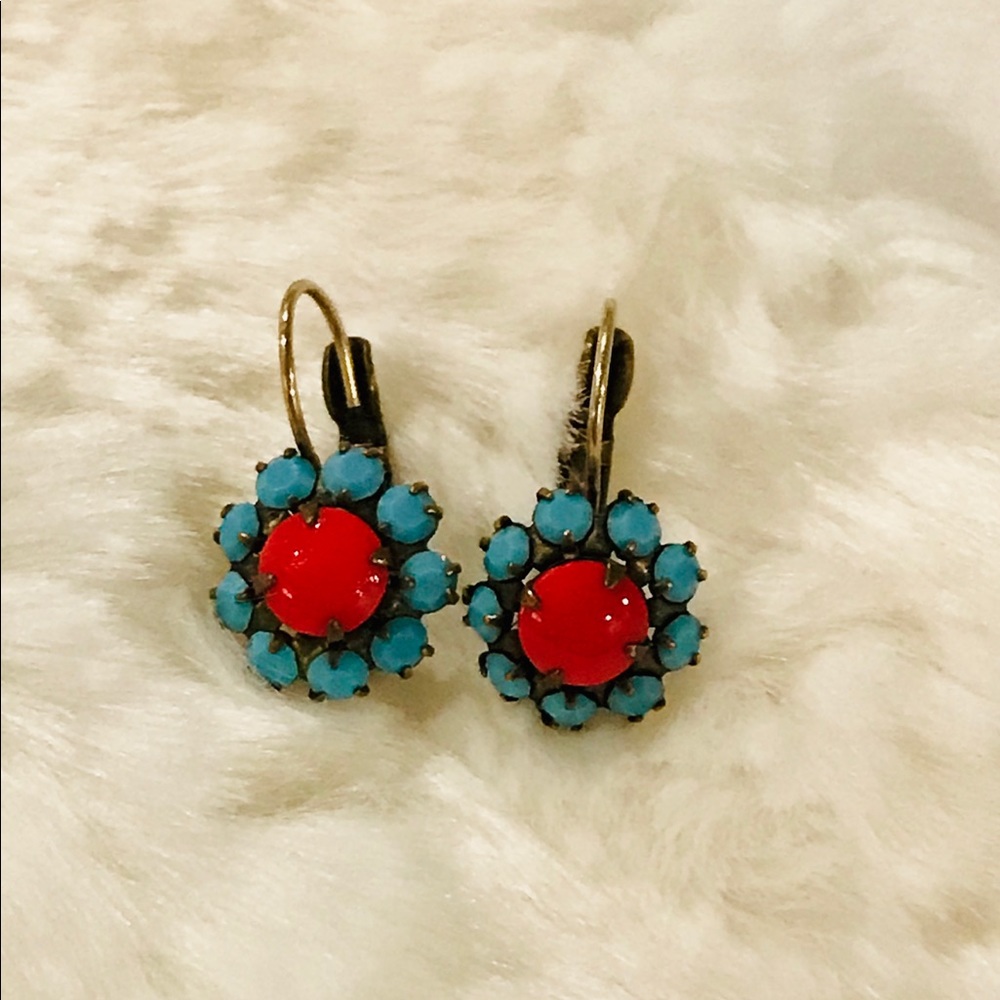 Beaded Turquoise w/Red Center Stone; Clasp Closure